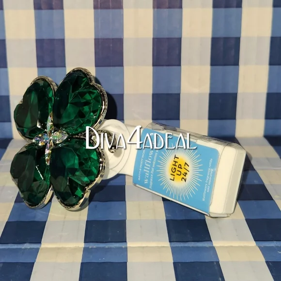 Bath & Body Works LUCKY FOUR LEAF CLOVER Wallflower Light Up Plug-in Bun…